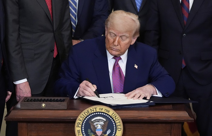 Трамп заявил о подписании торгового соглашения с Китаем Трамп заявил о подписании торгового соглашения с Китаем
