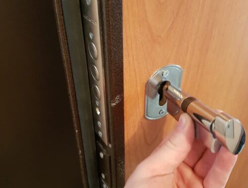 Что делать, если захлопнулась дверь или сломался ключ: пошаговая инструкция