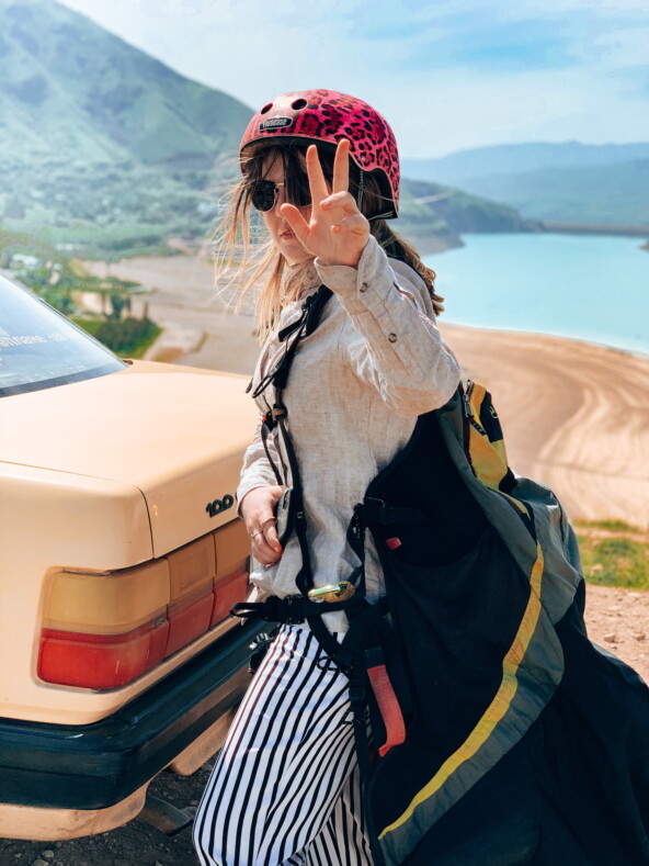 Экшен камера подойдёт для полётов или заплывов. Главное — не забыть её на себя надеть и включить)