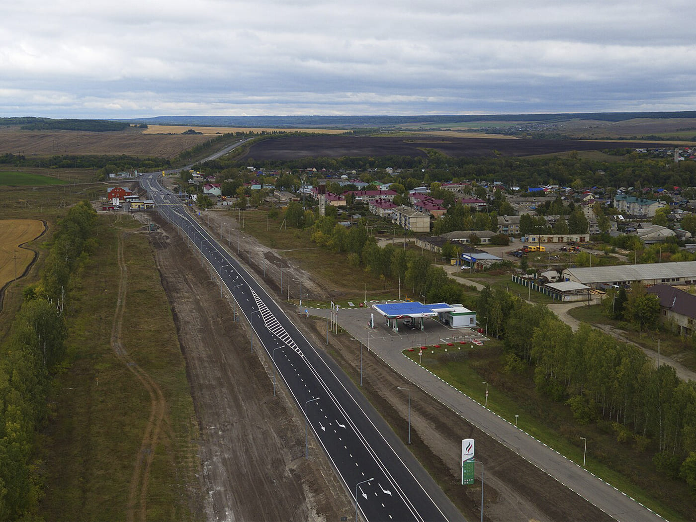 На автомобиле