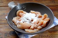 Фото приготовления рецепта: Жареная куриная грудка - шаг №5