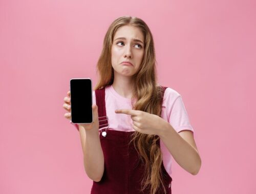 Как попросить девушка не проверять твой телефон Как попросить девушка не проверять твой телефон